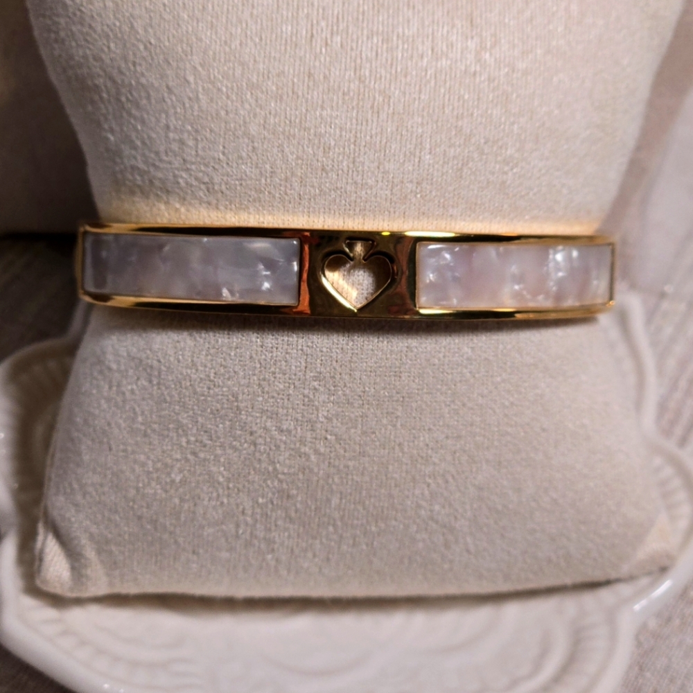 Kate Spade Hole Punch Spade 10MM Cream Multi Goldtone Hinged Bangle Bracelet NWT